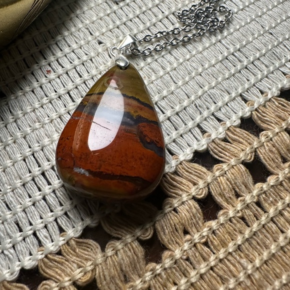 Warring State Agate Pendant Necklace - Picture 9 of 9